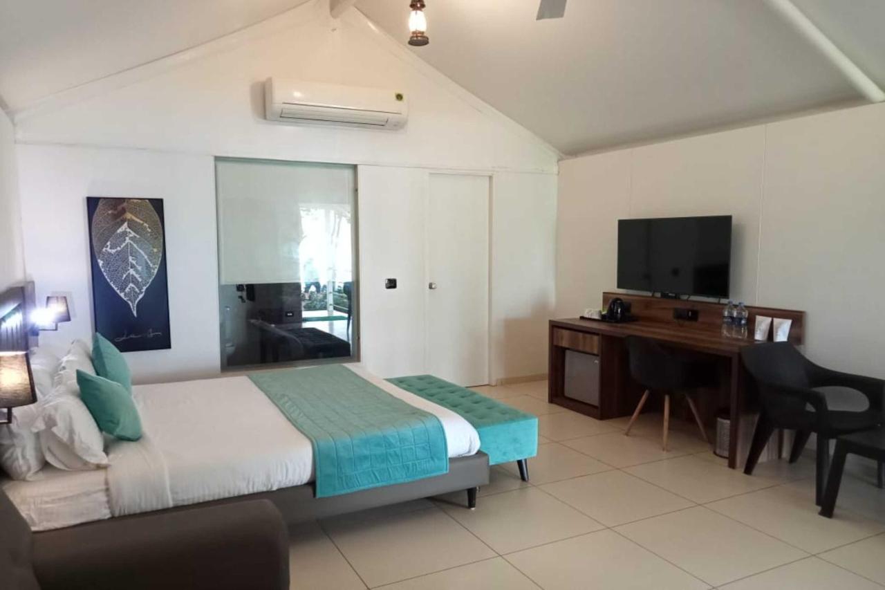 White Feather Resort Kauncha Silvassa Exterior photo